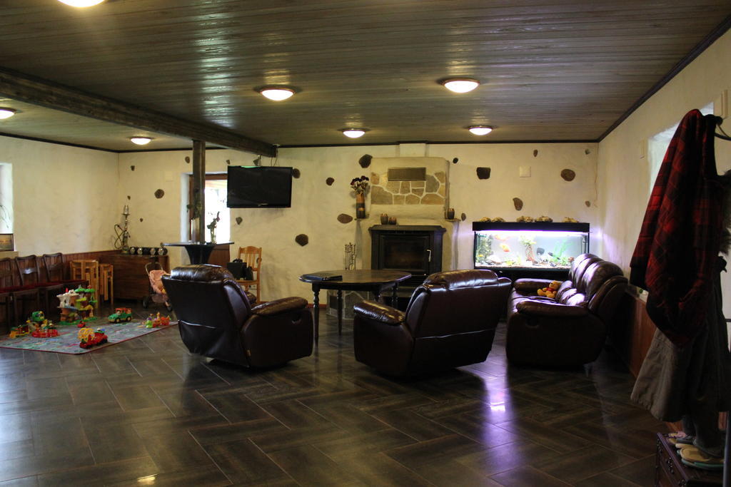 Krapi Guesthouse Treimani Стая снимка