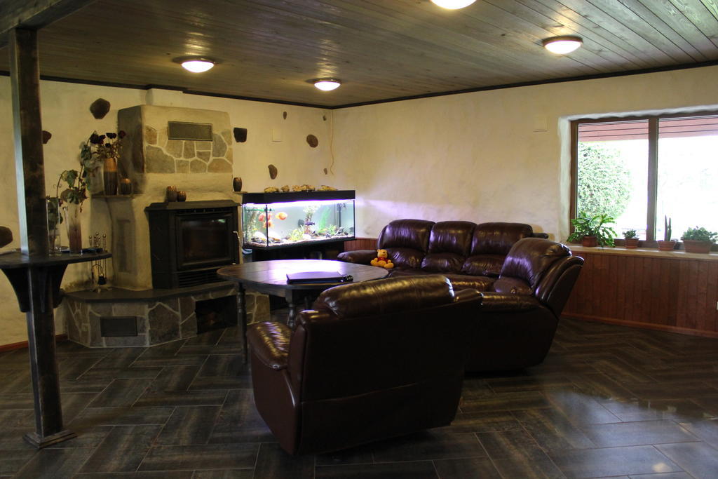 Krapi Guesthouse Treimani Стая снимка