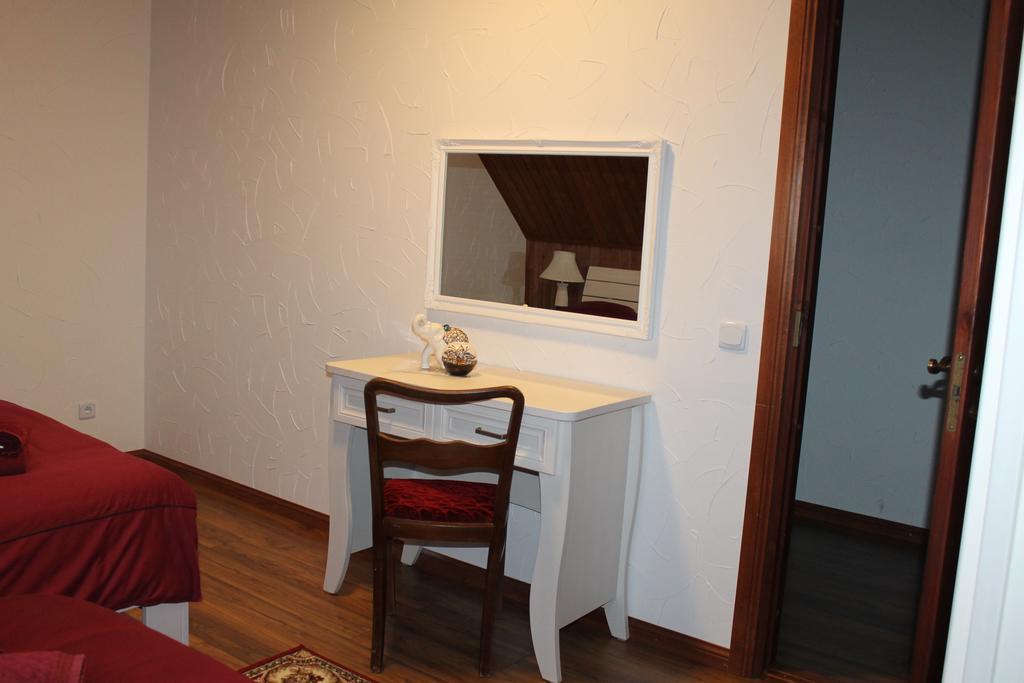 Krapi Guesthouse Treimani Екстериор снимка